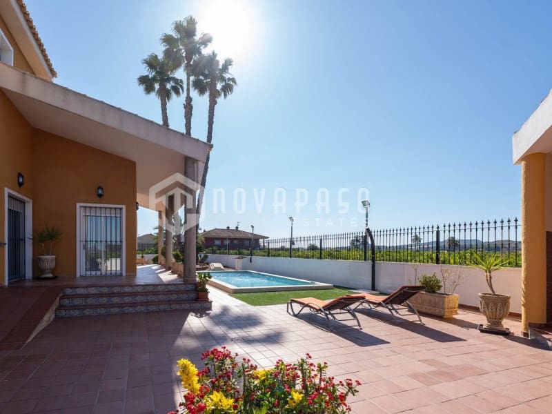 5 bedroom Finca/Country House for sale in Orihuela - € 675,000 (Ref: 9972999)