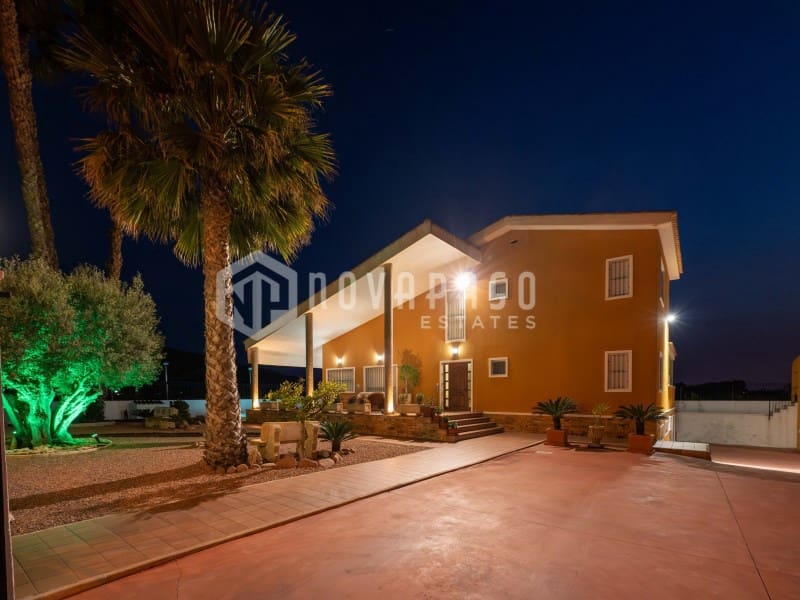 5 bedroom Finca/Country House for sale in Orihuela - € 675,000 (Ref: 9972999)