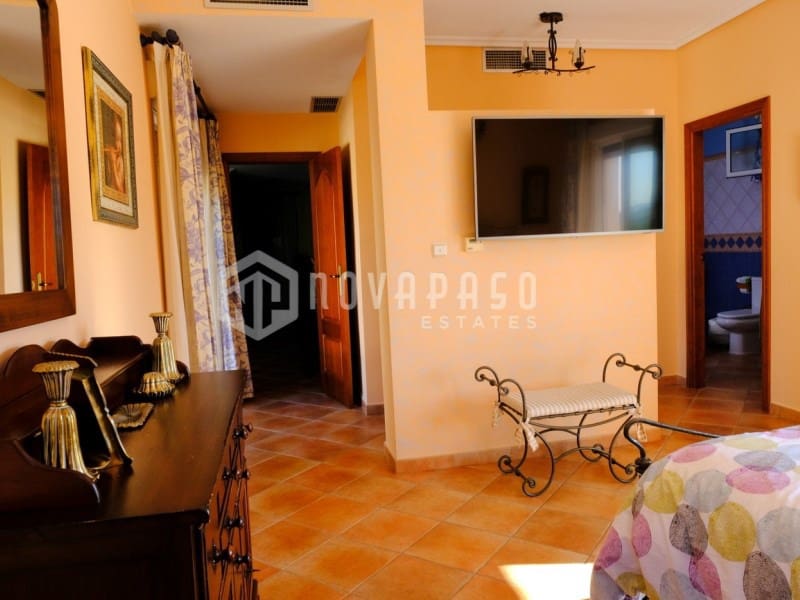 5 bedroom Finca/Country House for sale in Orihuela - € 675,000 (Ref: 9972999)