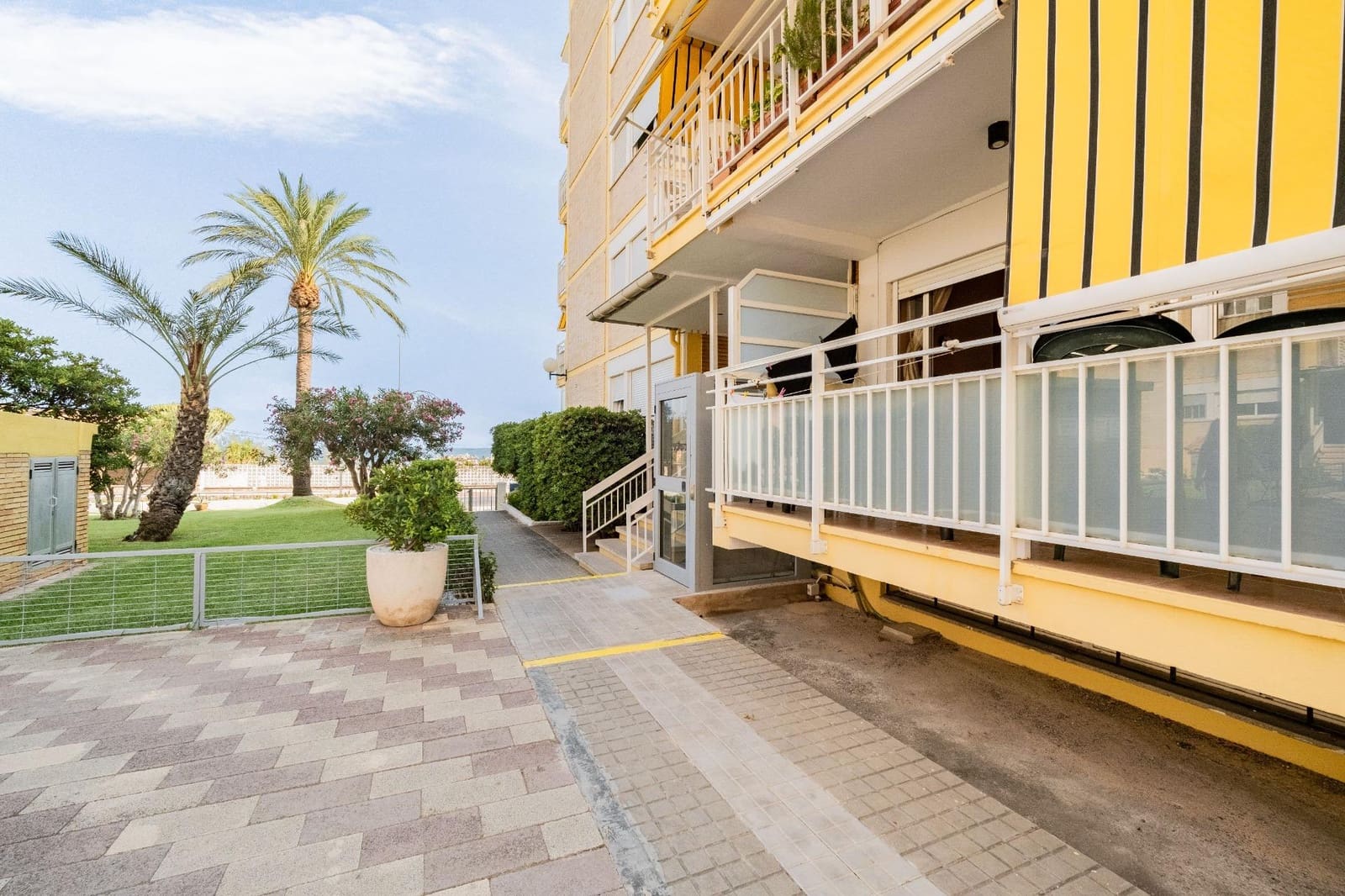 2 bedroom Apartment for sale in Benicassim with pool garage - € 230,000 (Ref: 10019206)