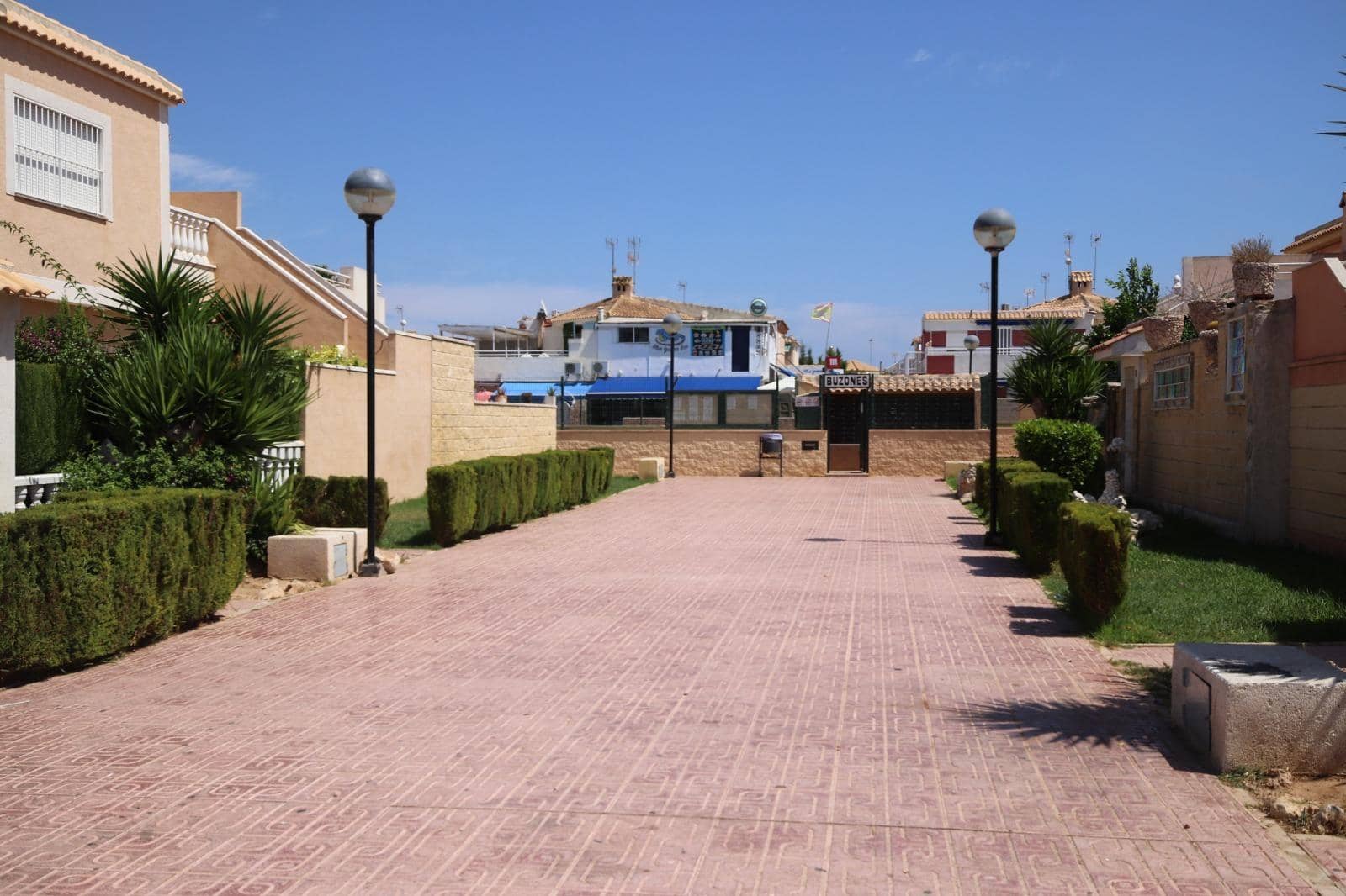 2 bedroom Terraced Villa for sale in Torrevieja with pool - € 159,000 (Ref: 10109923)