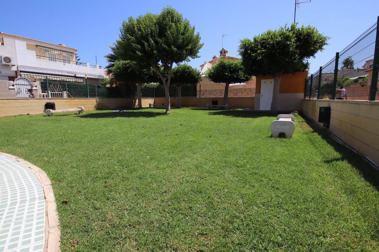 2 bedroom Terraced Villa for sale in Torrevieja with pool - € 159,000 (Ref: 10109923)