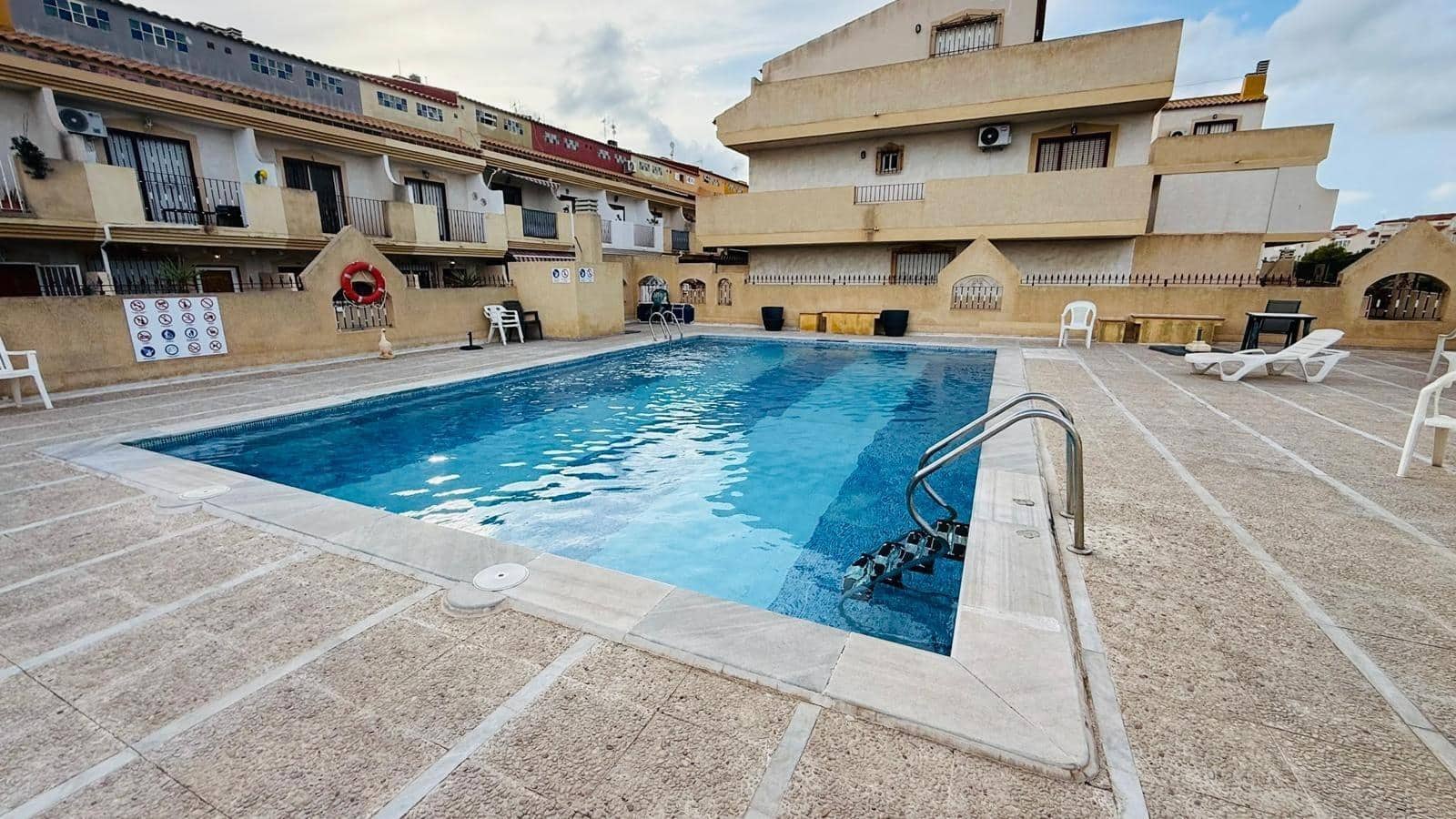 3 sypialnia Dom szeregowy na sprzedaż w Playa Flamenca z basenem - 200 000 € (Ref: 10120160)