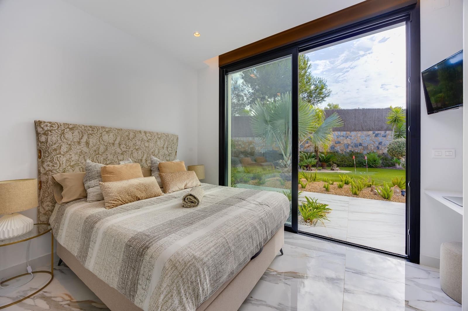 4 bedroom Villa for sale in Las Colinas Golf with pool garage - € 2,600,000 (Ref: 10131841)
