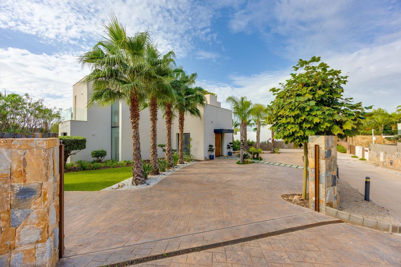 4 bedroom Villa for sale in Las Colinas Golf with pool garage - € 2,600,000 (Ref: 10131841)