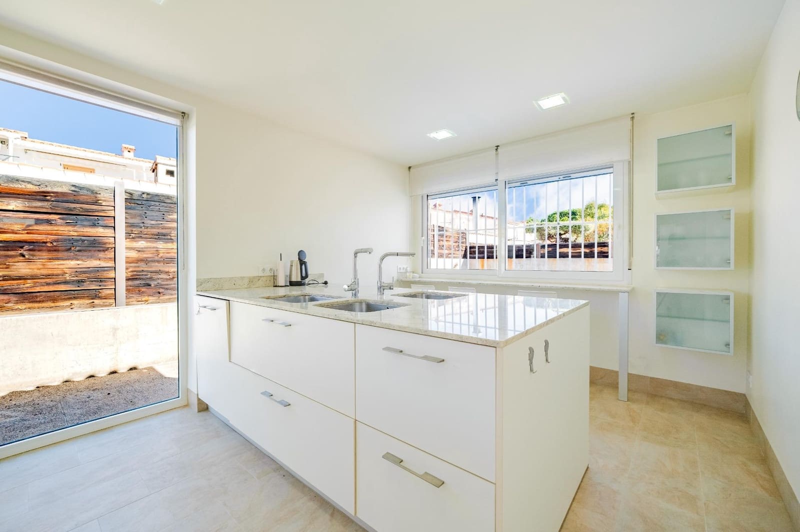 5 soveværelse Villa til salg i Benicassim med swimmingpool garage - € 970.000 (Ref: 10136292)