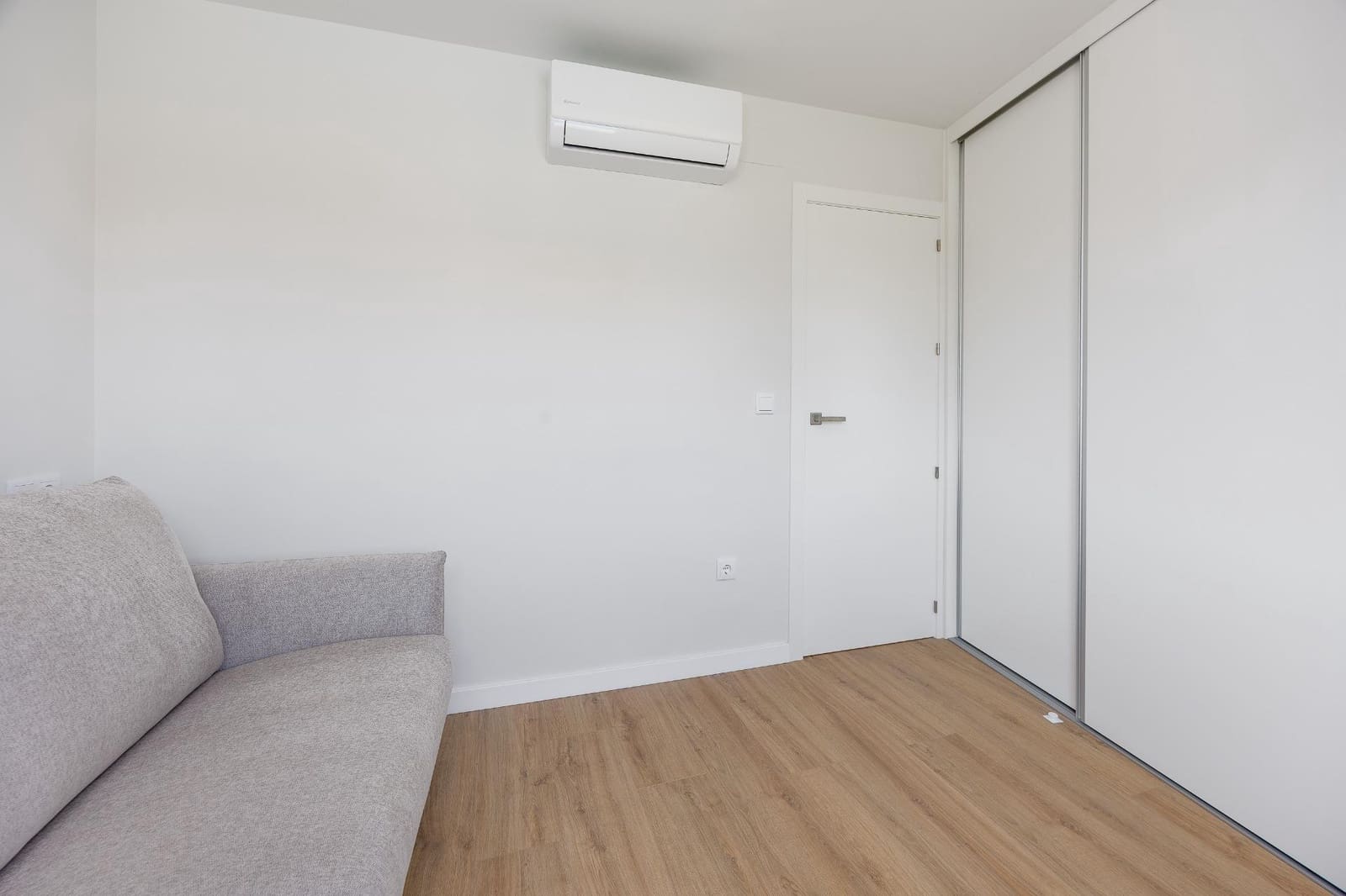 2 slaapkamer Rijtjeshuis te koop in Guardamar del Segura met zwembad - € 280.000 (Ref: 10139943)
