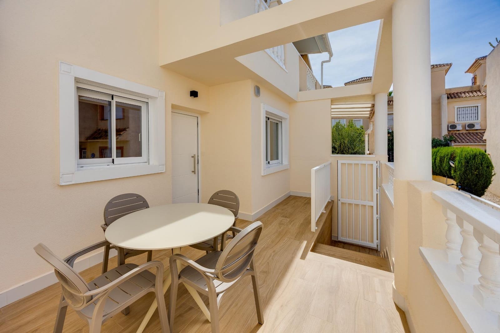 2 slaapkamer Rijtjeshuis te koop in Guardamar del Segura met zwembad - € 280.000 (Ref: 10139943)