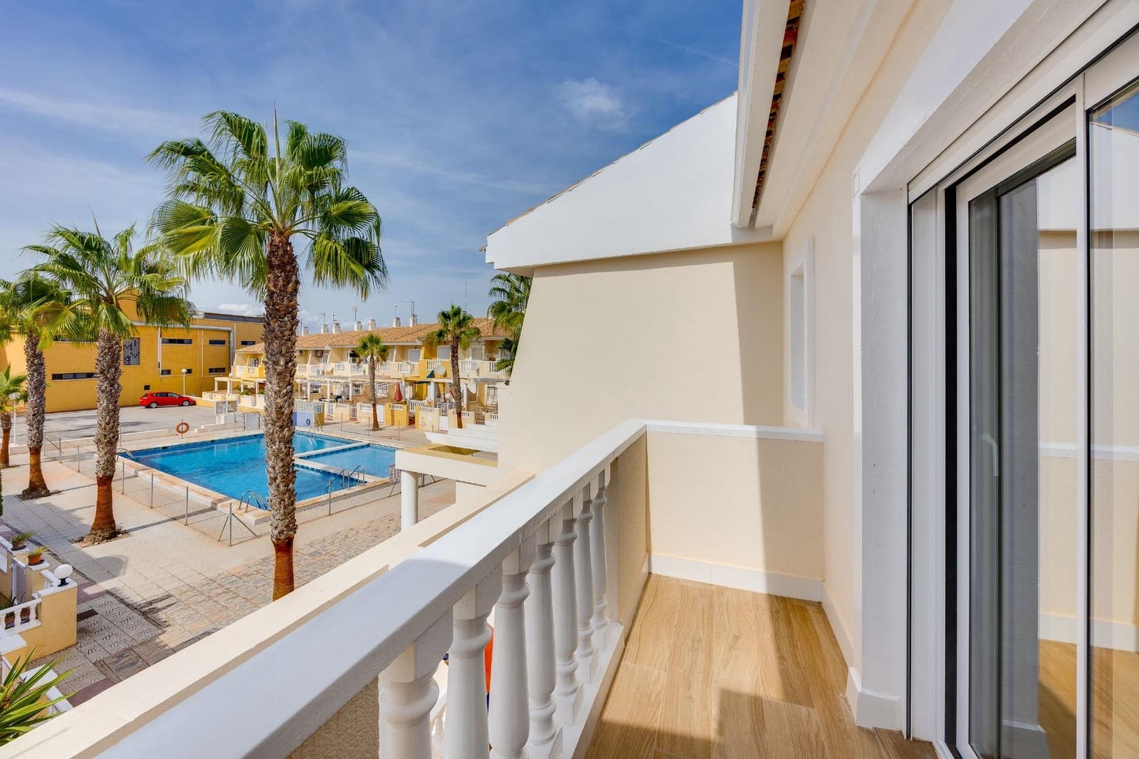 2 slaapkamer Rijtjeshuis te koop in Guardamar del Segura met zwembad - € 280.000 (Ref: 10139943)
