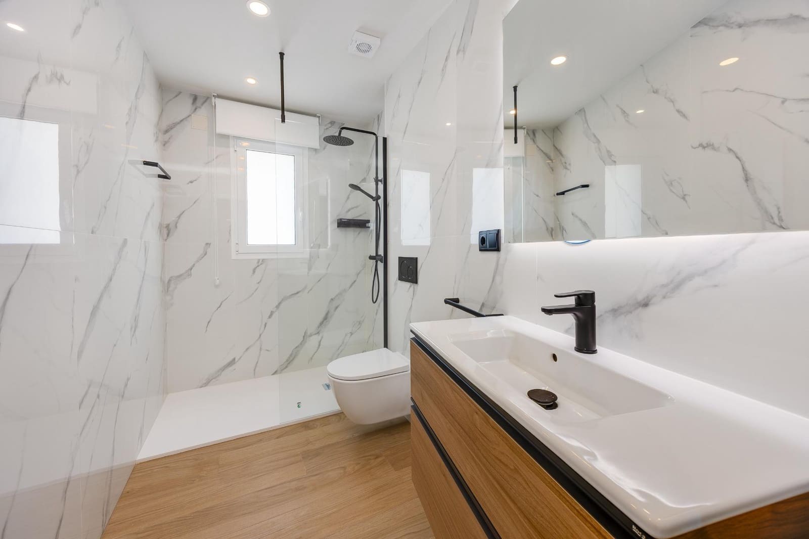 2 slaapkamer Rijtjeshuis te koop in Guardamar del Segura met zwembad - € 280.000 (Ref: 10139943)