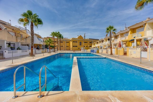 2 sovrum Radhus till salu i Guardamar del Segura med pool - 280 000 € (Ref: 10139943)