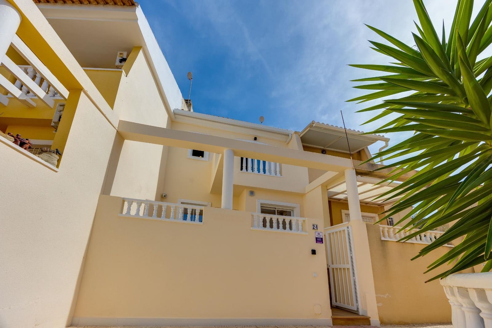 2 slaapkamer Rijtjeshuis te koop in Guardamar del Segura met zwembad - € 280.000 (Ref: 10139943)
