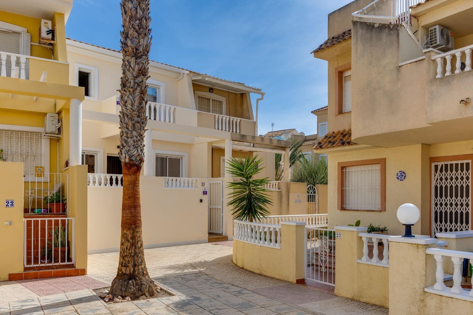 2 slaapkamer Rijtjeshuis te koop in Guardamar del Segura met zwembad - € 280.000 (Ref: 10139943)