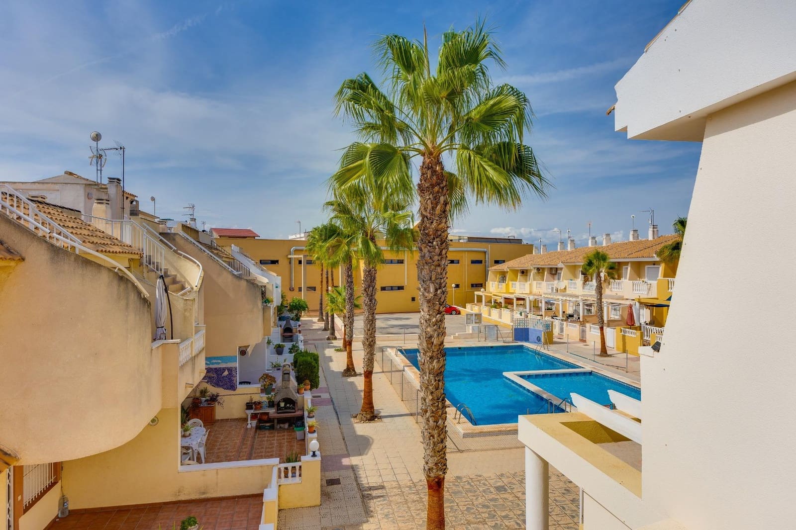 2 slaapkamer Rijtjeshuis te koop in Guardamar del Segura met zwembad - € 280.000 (Ref: 10139943)