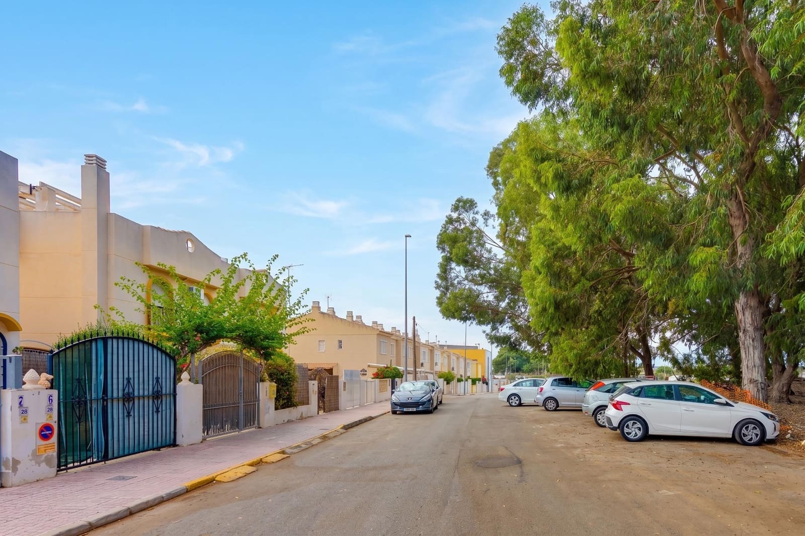 2 slaapkamer Rijtjeshuis te koop in Guardamar del Segura met zwembad - € 280.000 (Ref: 10139943)