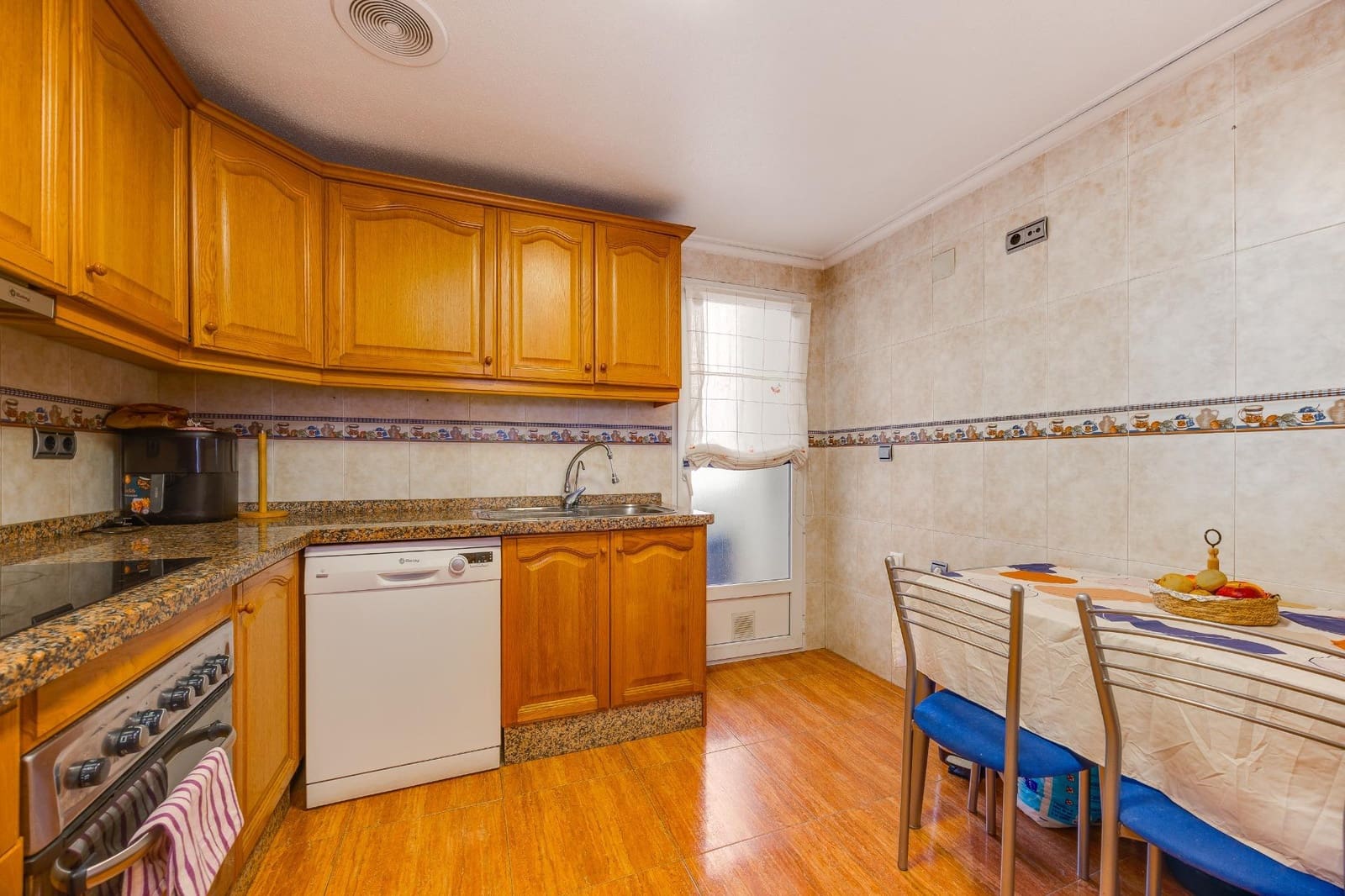 4 sovrum Lägenhet till salu i Torrevieja med garage - 265 000 € (Ref: 10166866)