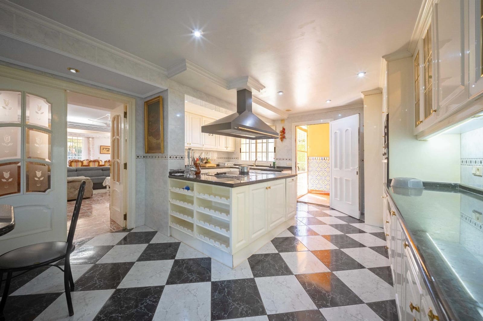 6 soveværelse Villa til salg i Benicassim med swimmingpool garage - € 670.000 (Ref: 10183098)