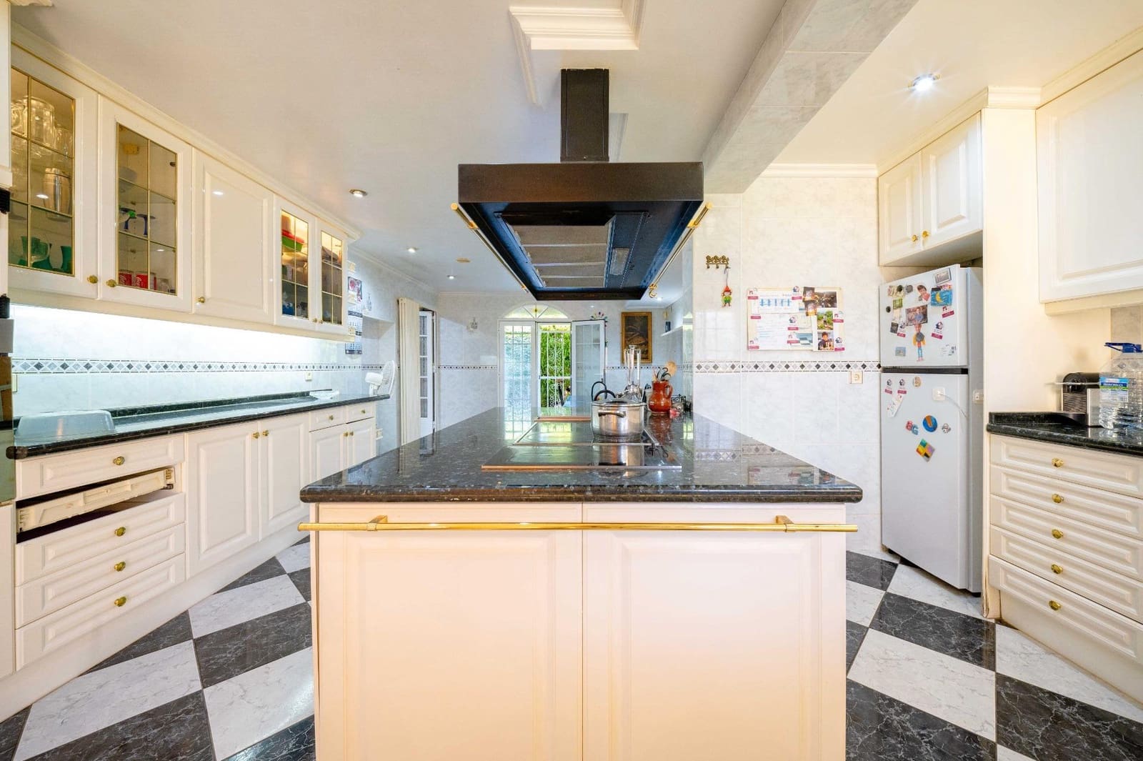 6 soveværelse Villa til salg i Benicassim med swimmingpool garage - € 670.000 (Ref: 10183098)