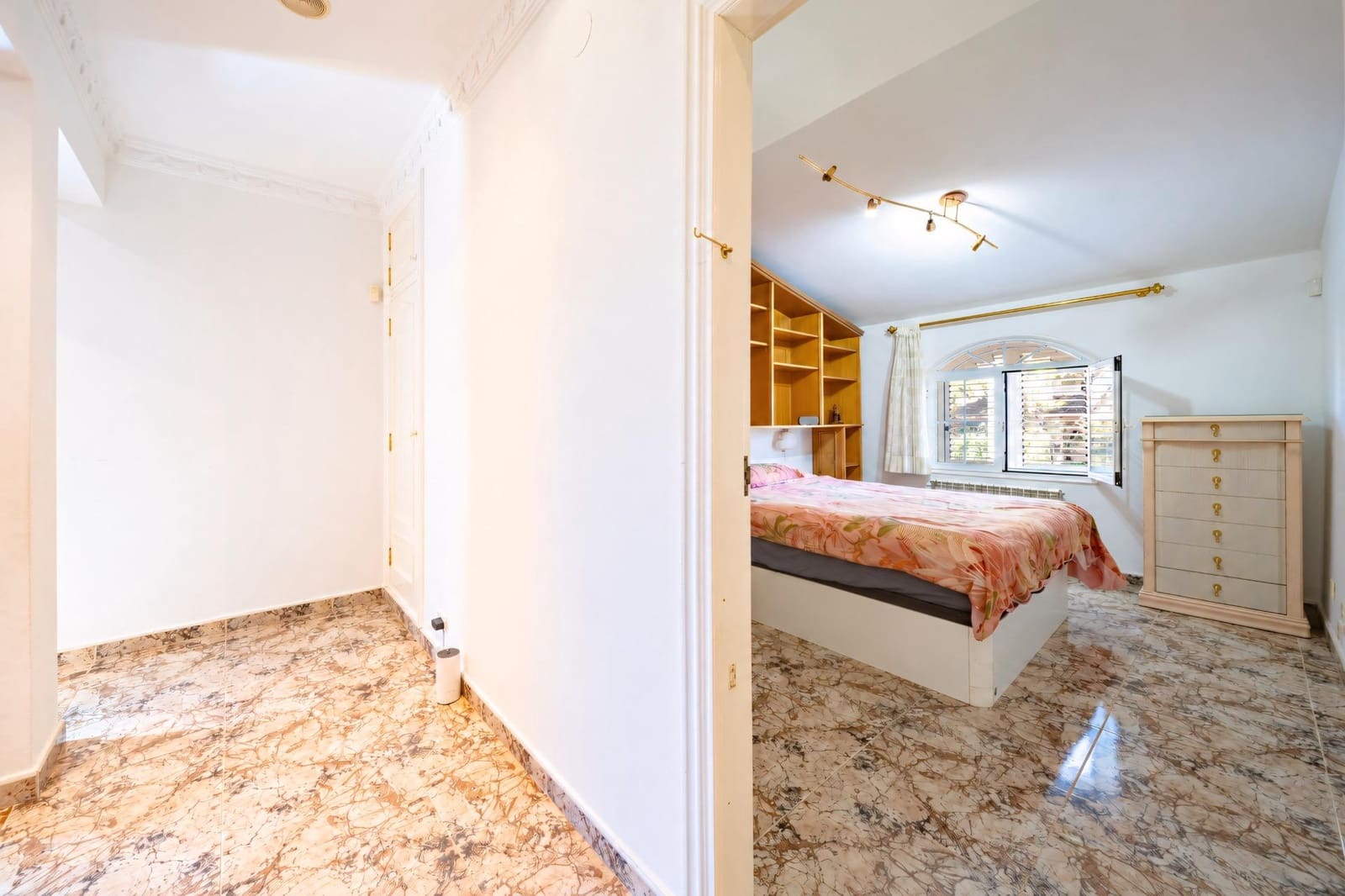 6 soveværelse Villa til salg i Benicassim med swimmingpool garage - € 670.000 (Ref: 10183098)