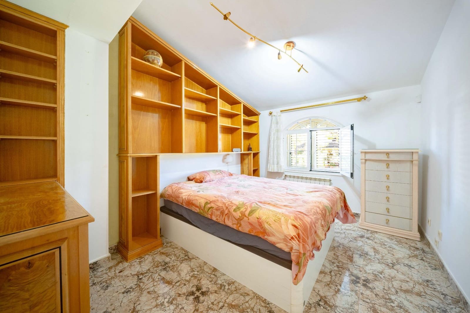 6 soveværelse Villa til salg i Benicassim med swimmingpool garage - € 670.000 (Ref: 10183098)