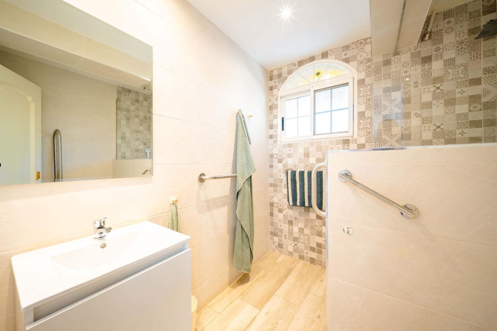 6 soveværelse Villa til salg i Benicassim med swimmingpool garage - € 670.000 (Ref: 10183098)