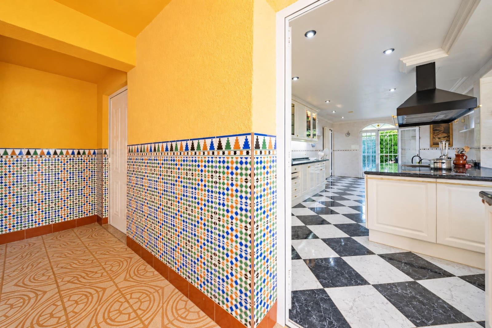 6 soveværelse Villa til salg i Benicassim med swimmingpool garage - € 670.000 (Ref: 10183098)