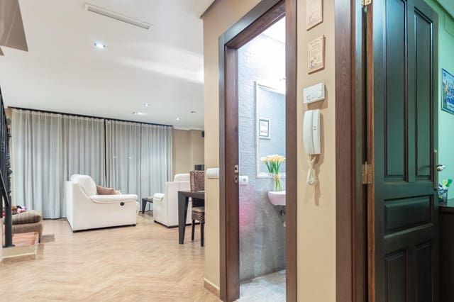 4 soveværelse Rækkehus til salg i Burriana / Borriana med garage - € 255.000 (Ref: 9068984)