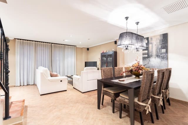 4 soveværelse Rækkehus til salg i Burriana / Borriana med garage - € 255.000 (Ref: 9068984)