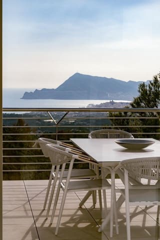 4 bedroom Villa for sale in Altea with pool garage - € 1,095,000 (Ref: 9089992)