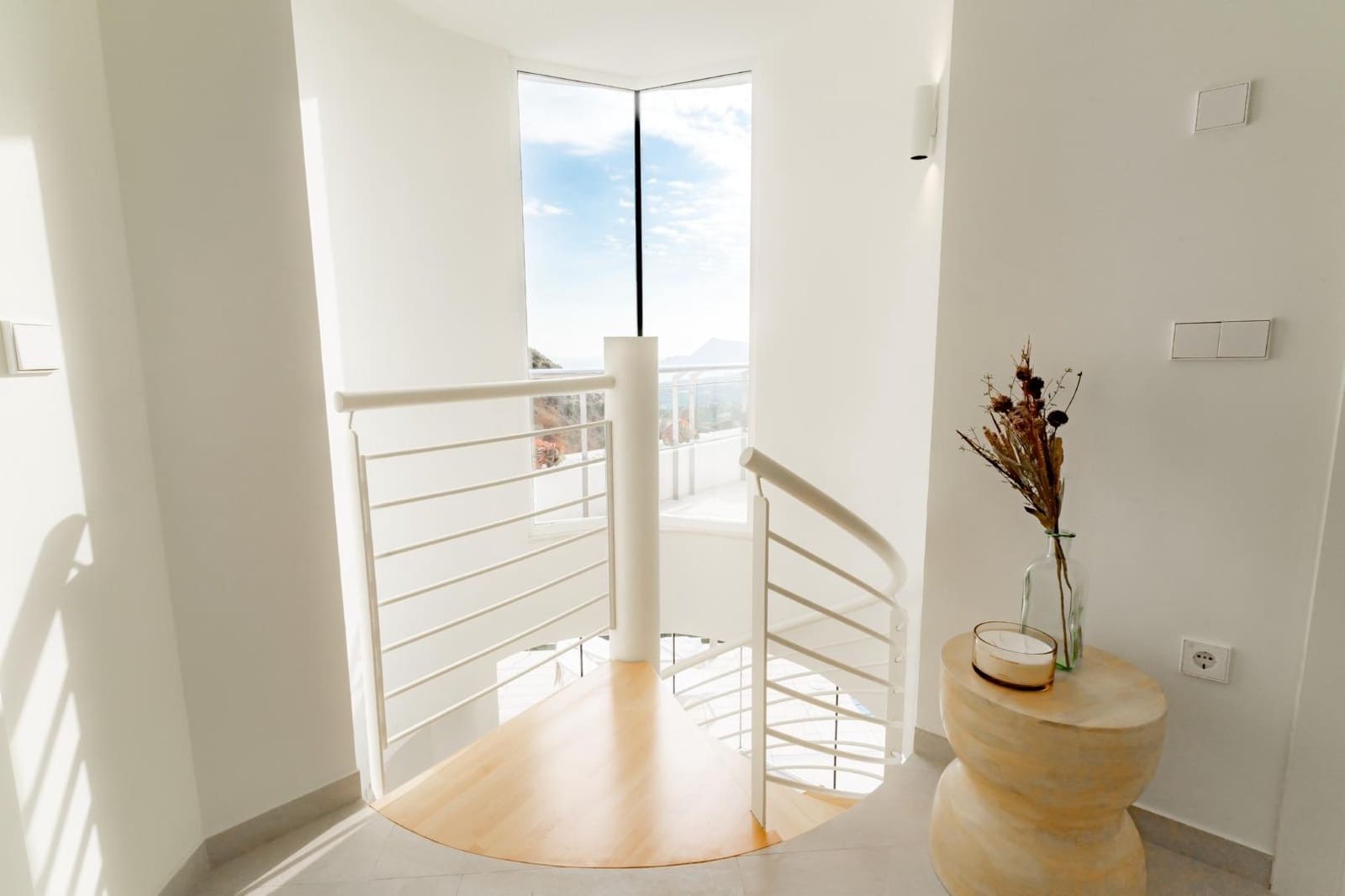 4 bedroom Villa for sale in Altea with pool garage - € 1,095,000 (Ref: 9089992)