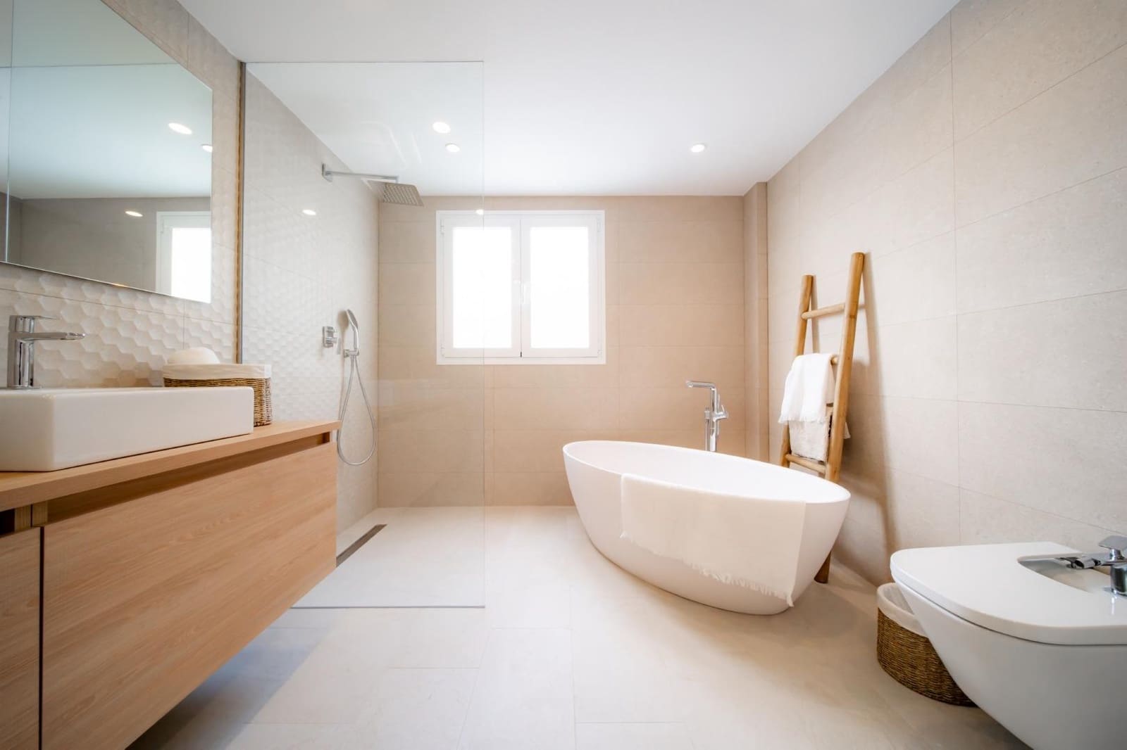 4 bedroom Villa for sale in Altea with pool garage - € 1,095,000 (Ref: 9089992)