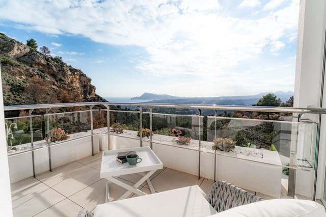 4 bedroom Villa for sale in Altea with pool garage - € 1,095,000 (Ref: 9089992)