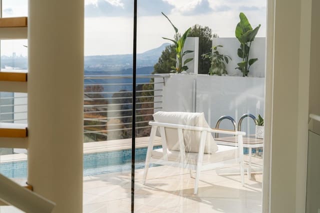 4 bedroom Villa for sale in Altea with pool garage - € 1,095,000 (Ref: 9089992)