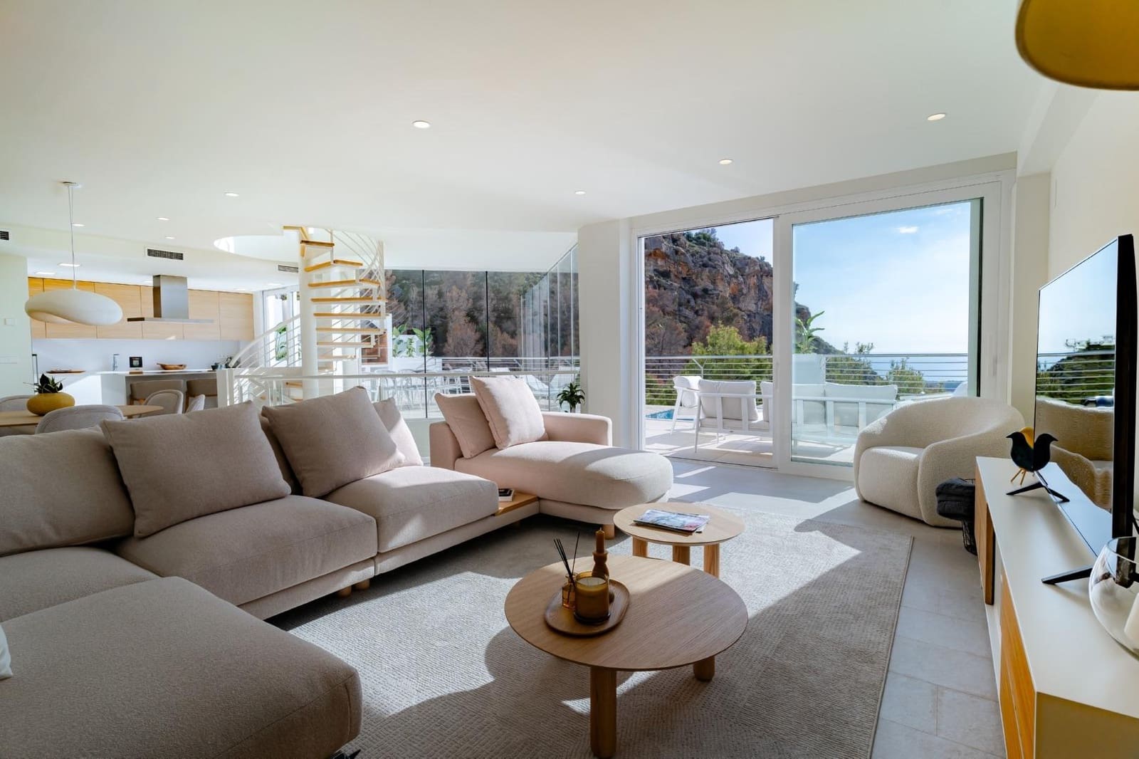 4 bedroom Villa for sale in Altea with pool garage - € 1,095,000 (Ref: 9089992)