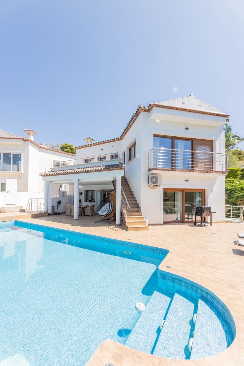7 bedroom Villa for sale in Altea with pool garage - € 1,950,000 (Ref: 9147392)