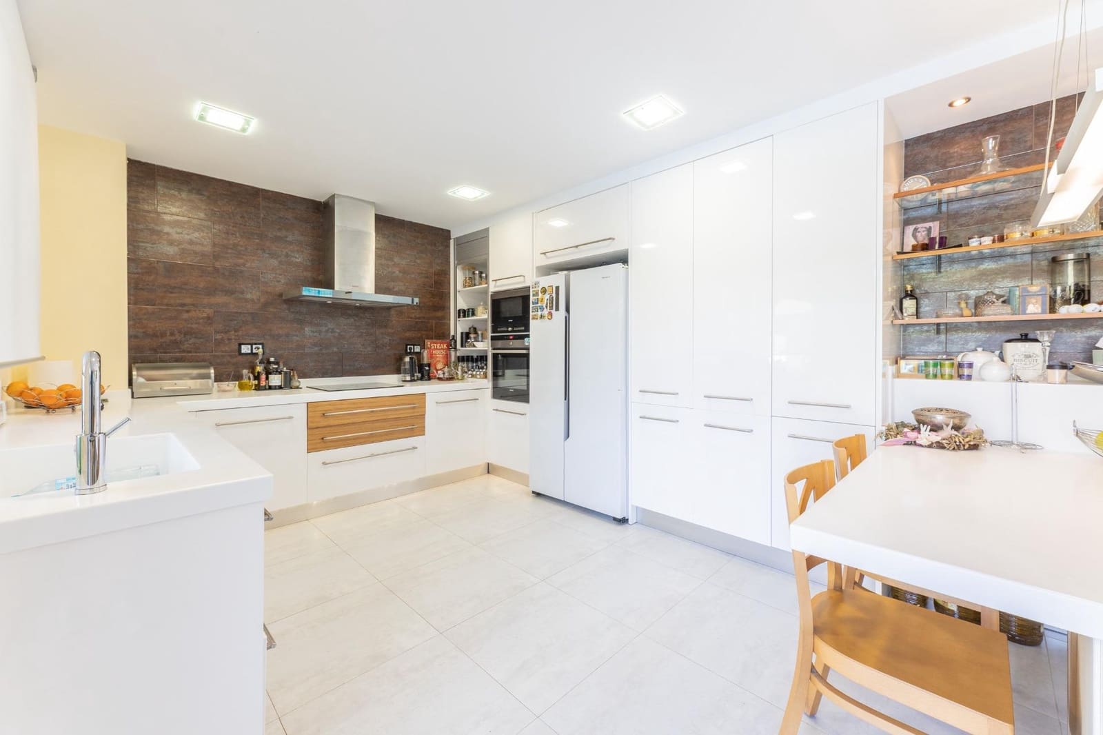 7 bedroom Villa for sale in Altea with pool garage - € 1,950,000 (Ref: 9147392)