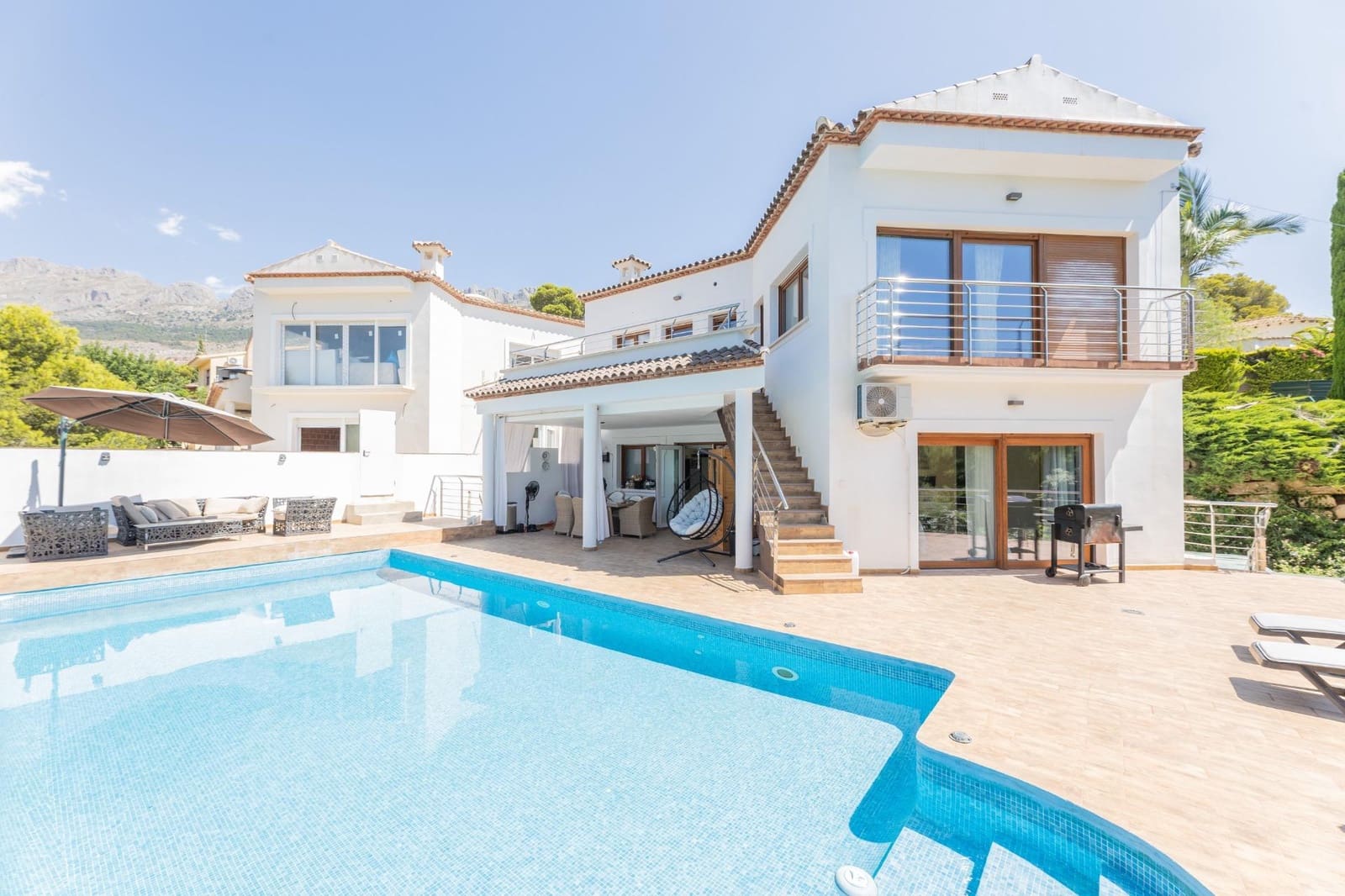 7 bedroom Villa for sale in Altea with pool garage - € 1,950,000 (Ref: 9147392)
