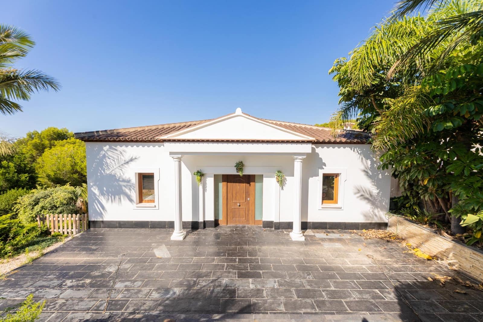 7 bedroom Villa for sale in Altea with pool garage - € 1,950,000 (Ref: 9147392)