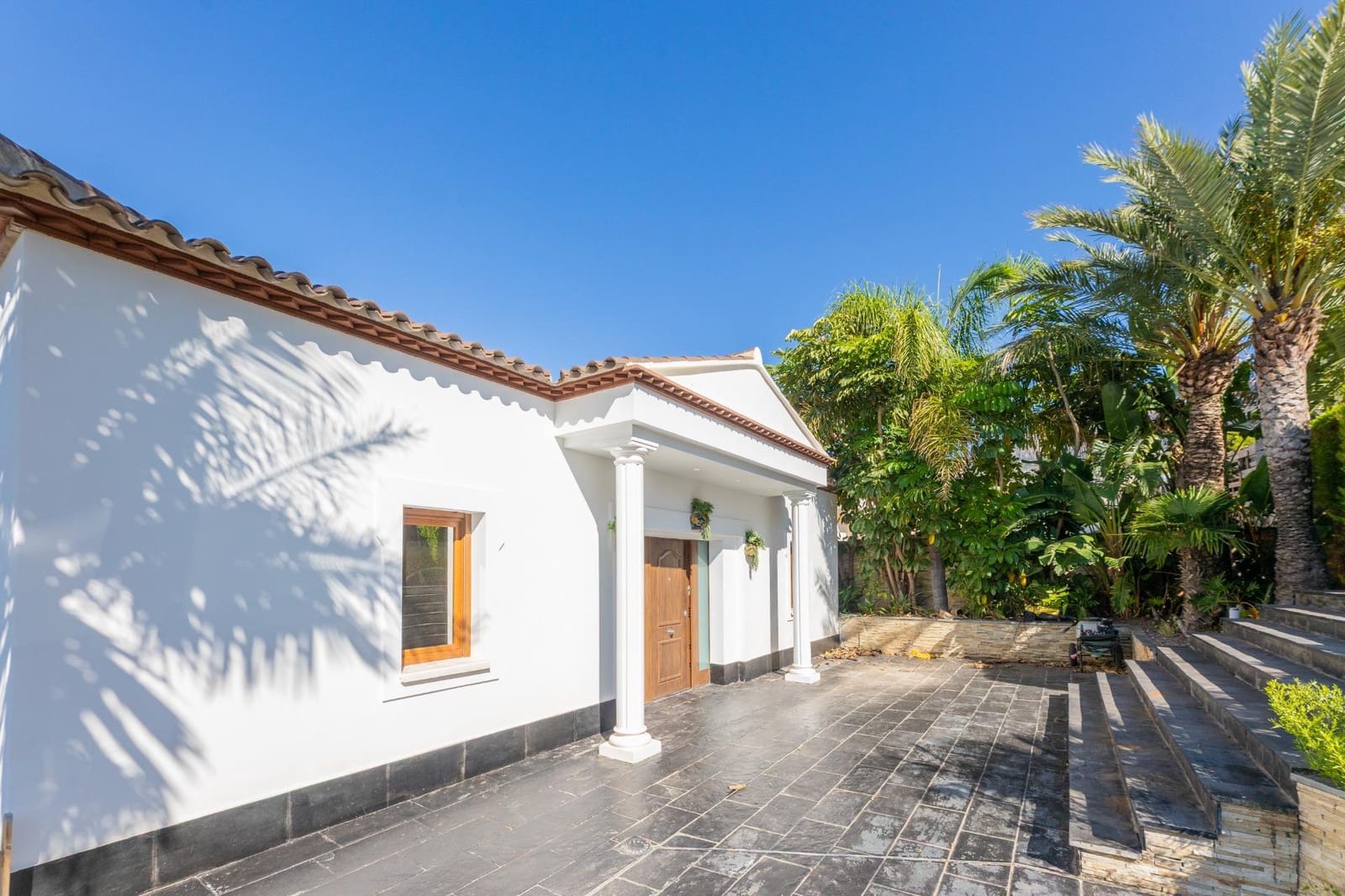 7 bedroom Villa for sale in Altea with pool garage - € 1,950,000 (Ref: 9147392)