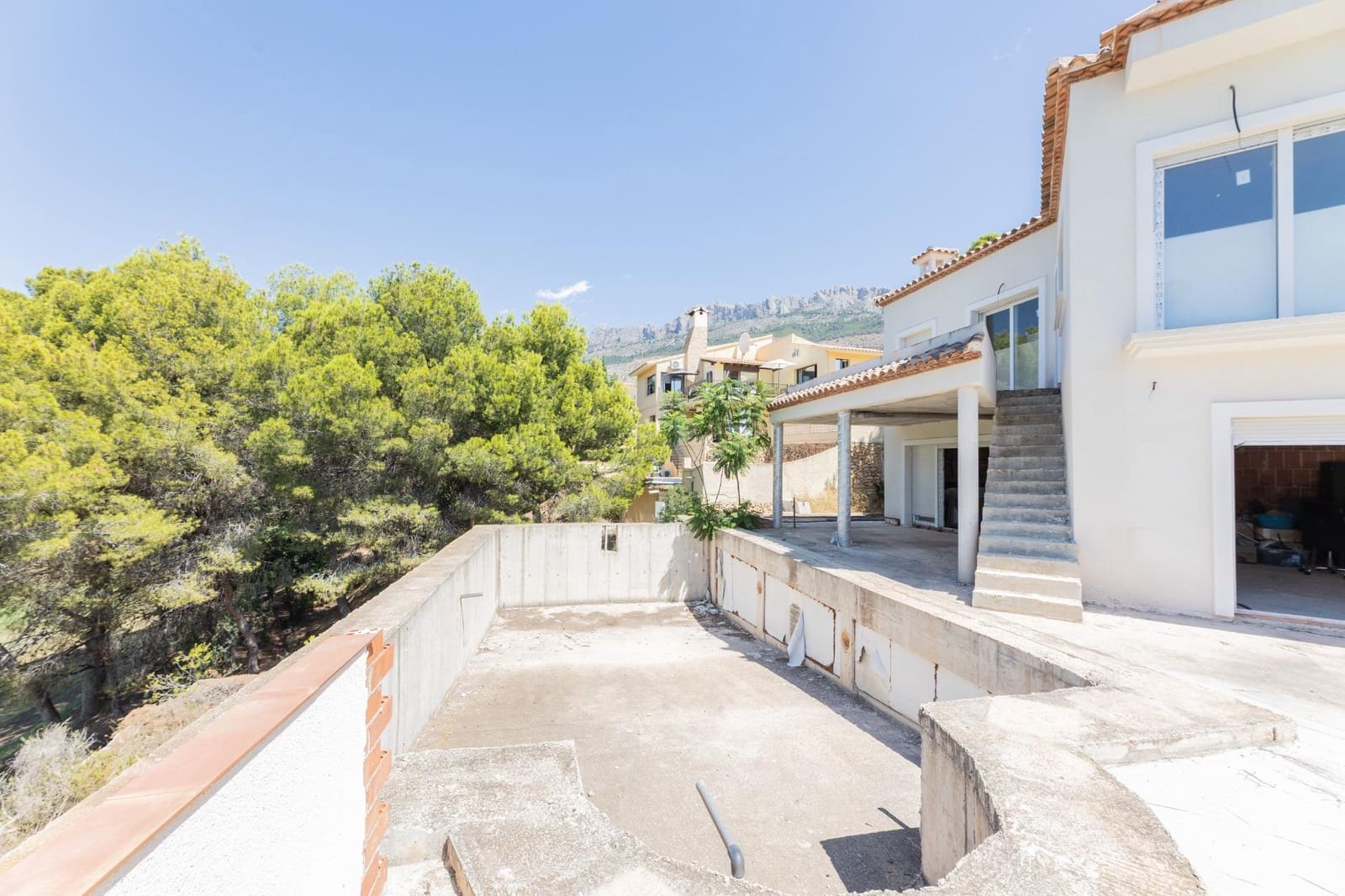 7 bedroom Villa for sale in Altea with pool garage - € 1,950,000 (Ref: 9147392)