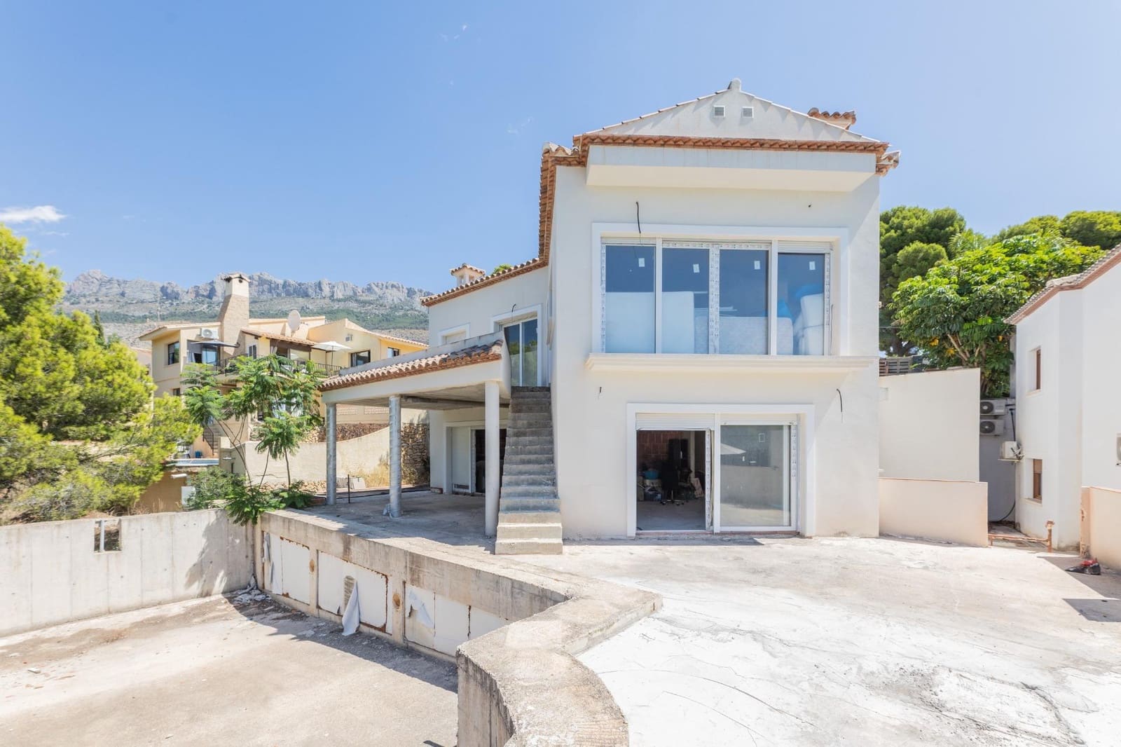 7 bedroom Villa for sale in Altea with pool garage - € 1,950,000 (Ref: 9147392)