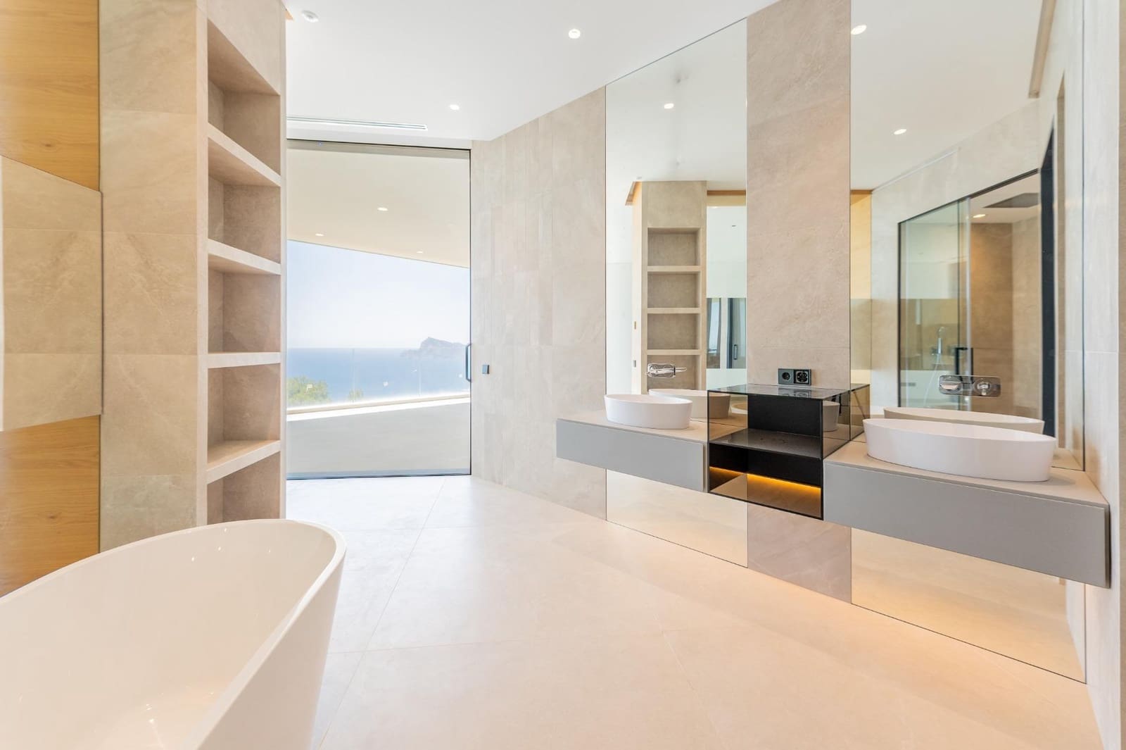 5 bedroom Villa for sale in Altea with pool garage - € 4,950,000 (Ref: 9147393)