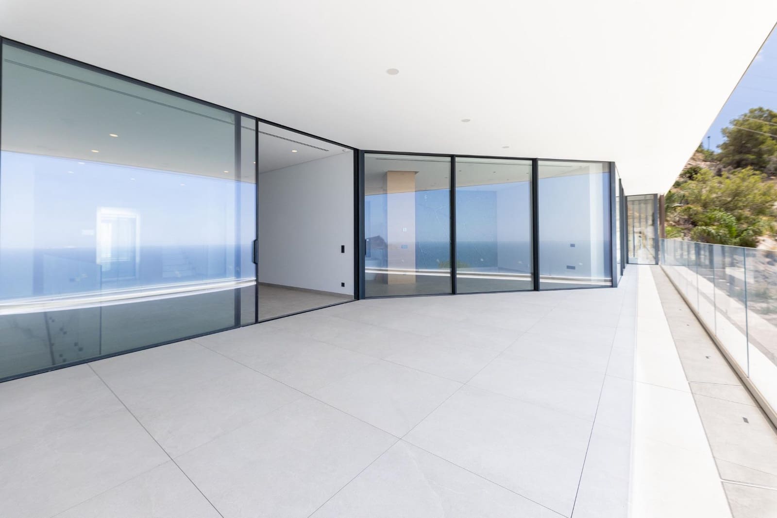 5 bedroom Villa for sale in Altea with pool garage - € 4,950,000 (Ref: 9147393)