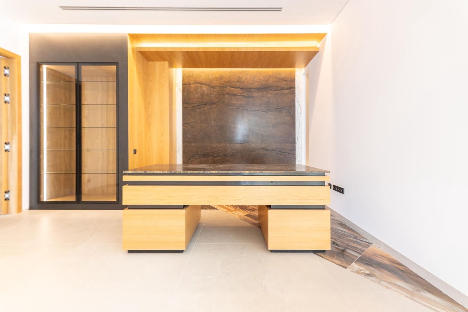 5 bedroom Villa for sale in Altea with pool garage - € 4,950,000 (Ref: 9147393)