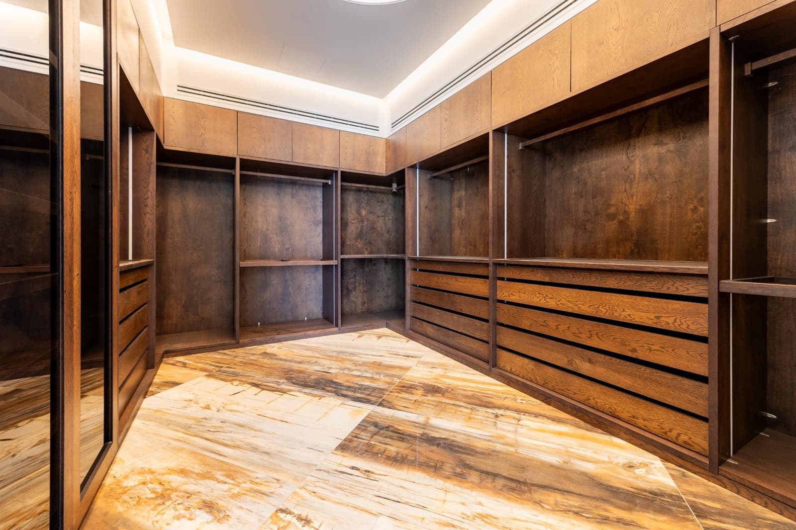 5 bedroom Villa for sale in Altea with pool garage - € 4,950,000 (Ref: 9147393)