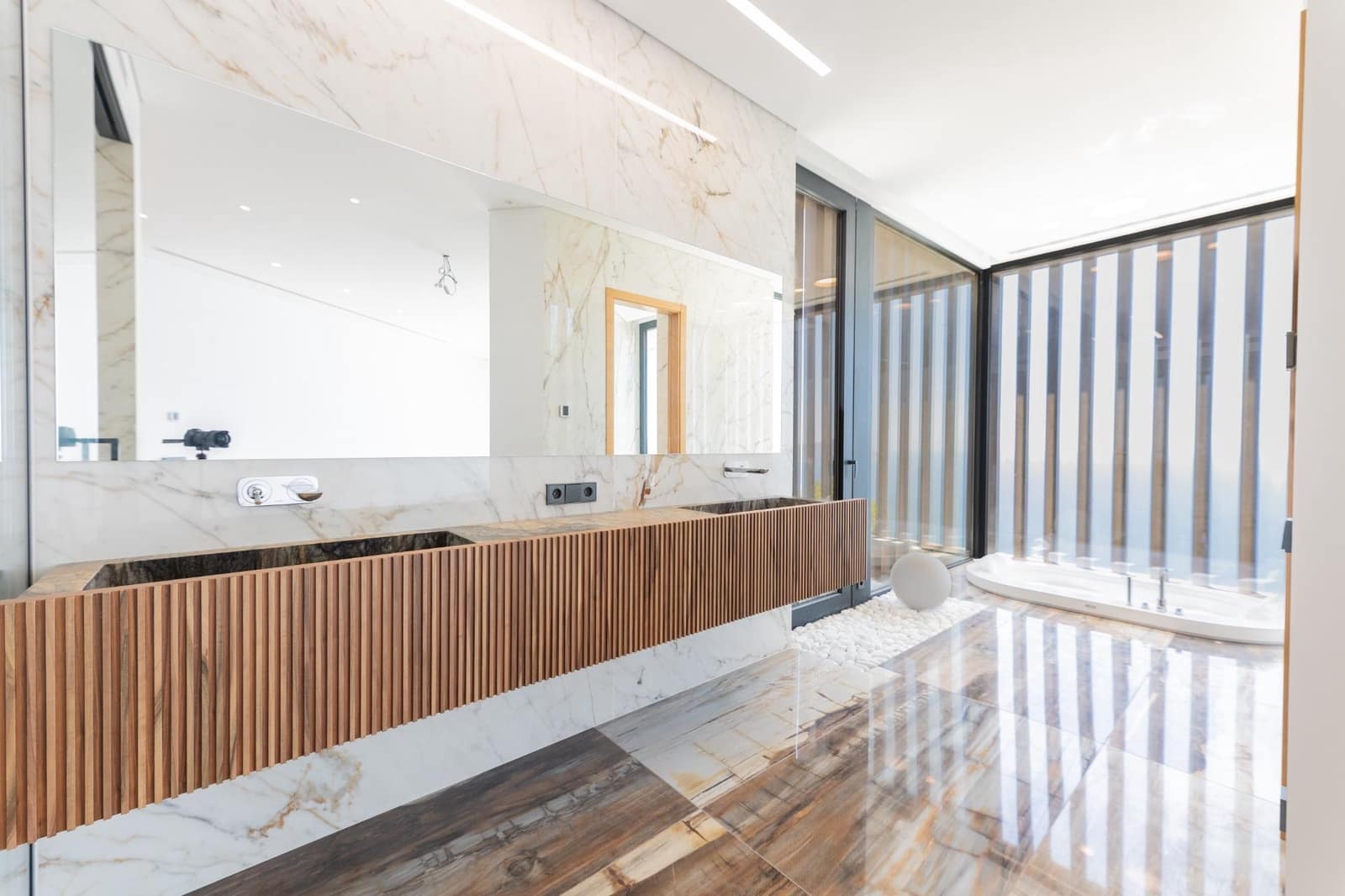 5 bedroom Villa for sale in Altea with pool garage - € 4,950,000 (Ref: 9147393)