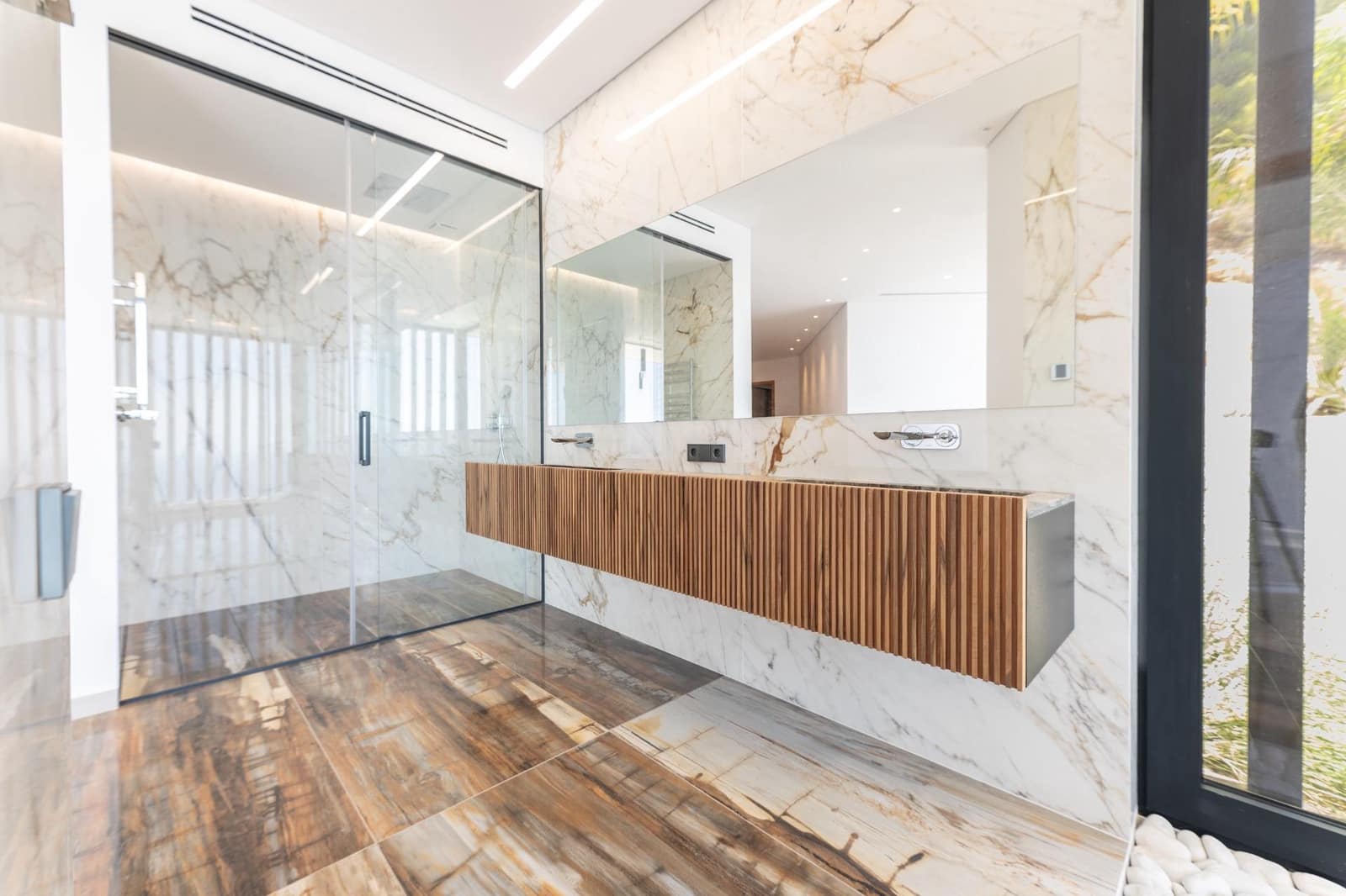 5 bedroom Villa for sale in Altea with pool garage - € 4,950,000 (Ref: 9147393)