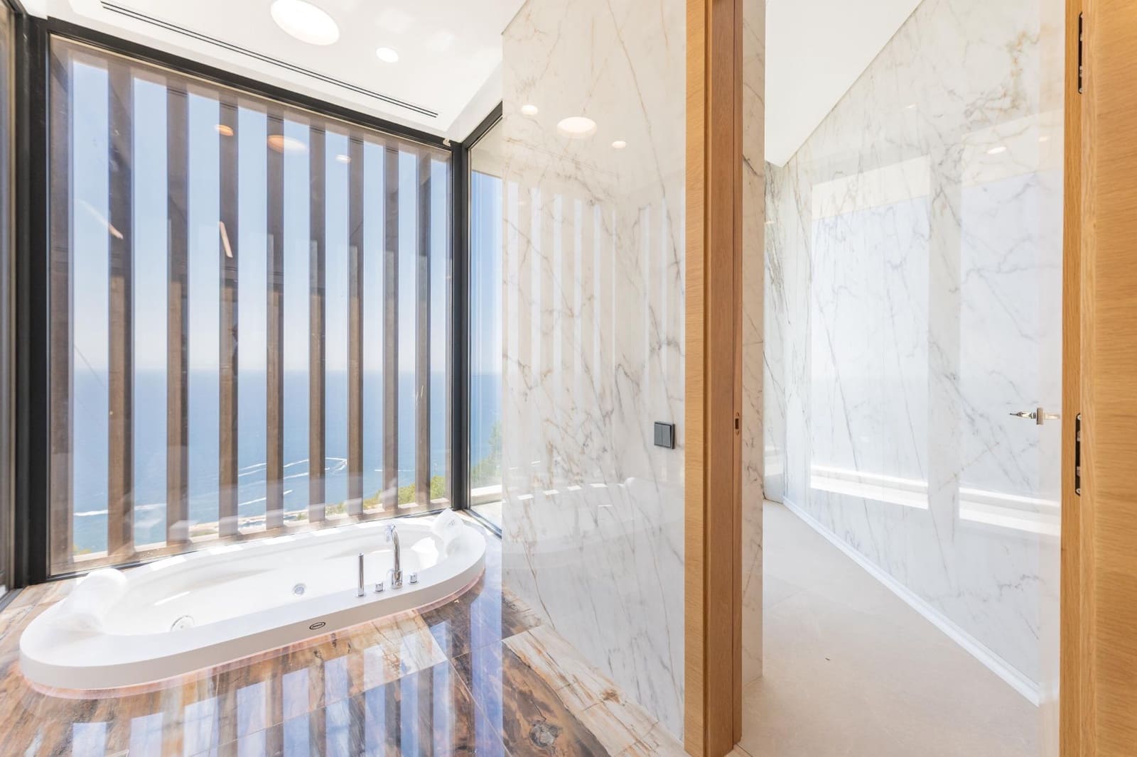 5 bedroom Villa for sale in Altea with pool garage - € 4,950,000 (Ref: 9147393)