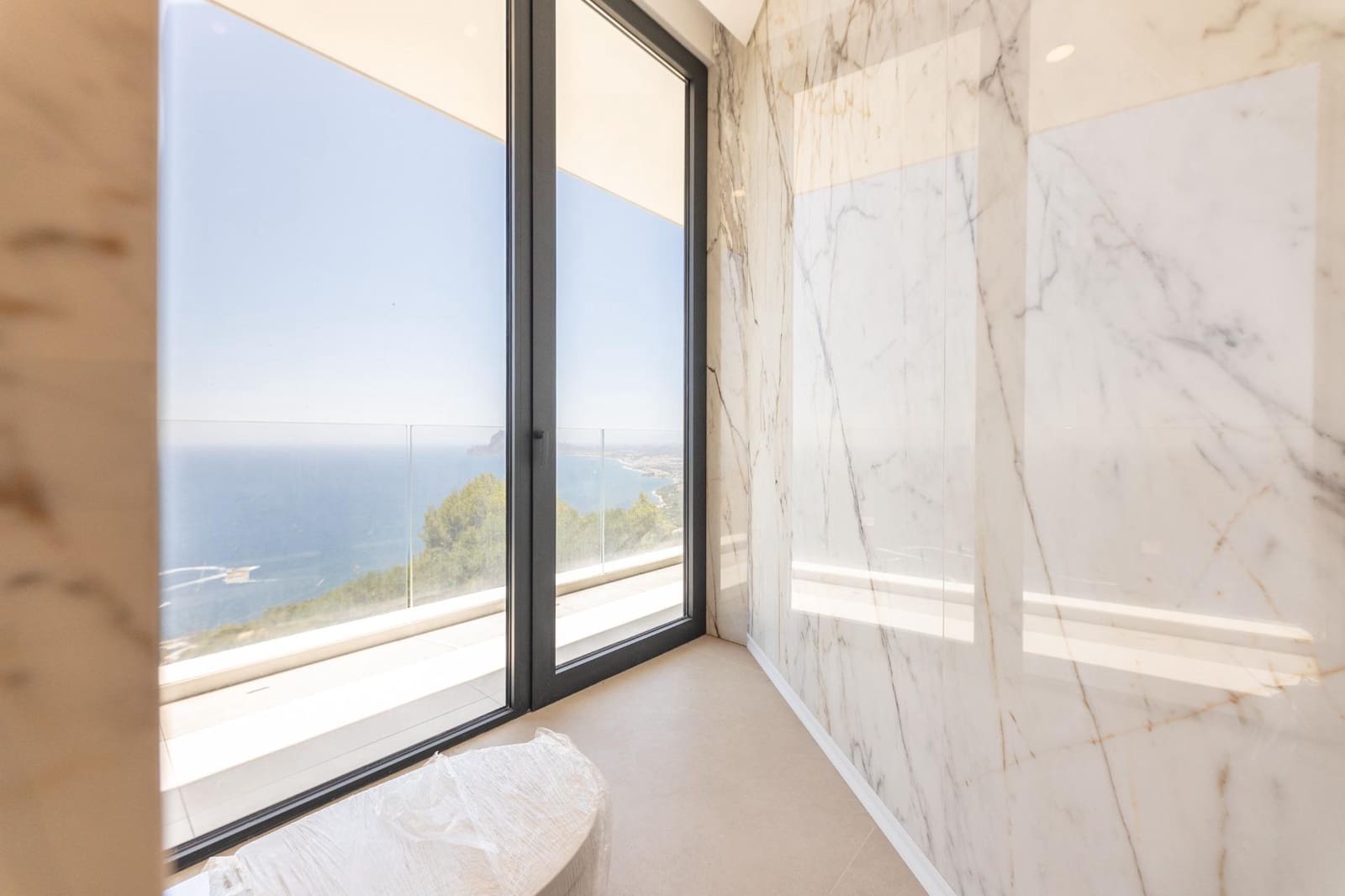 5 bedroom Villa for sale in Altea with pool garage - € 4,950,000 (Ref: 9147393)