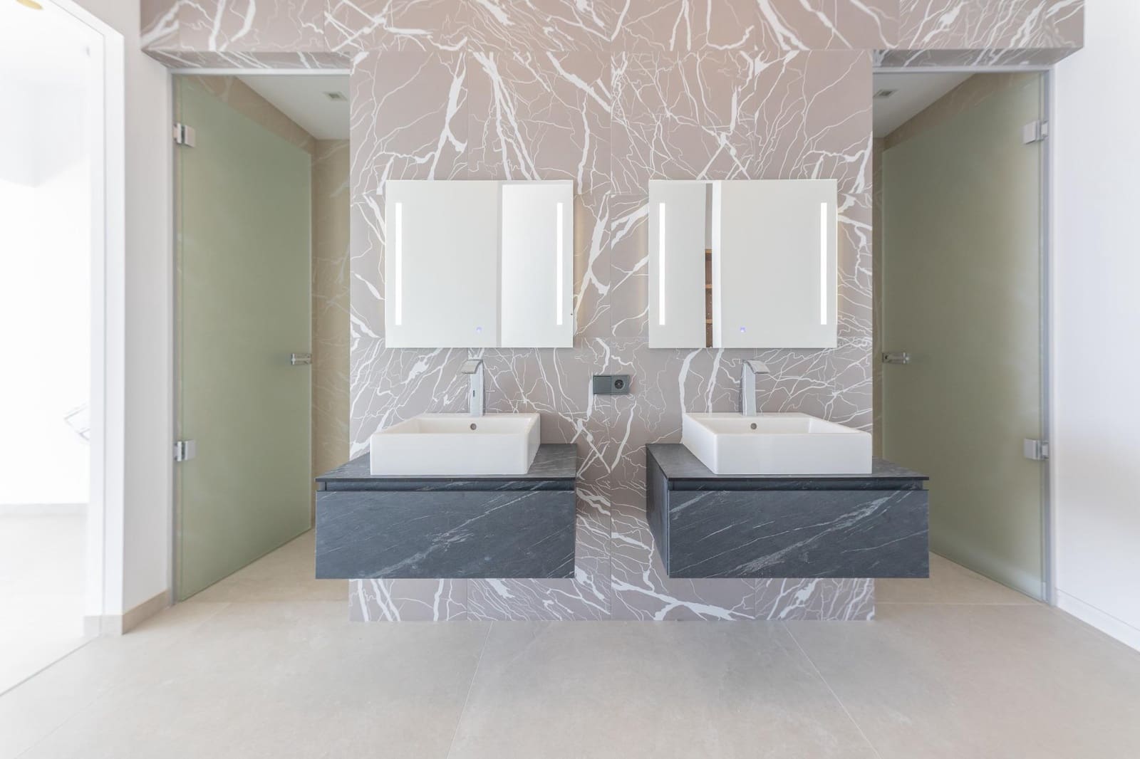 5 bedroom Villa for sale in Altea with pool garage - € 4,950,000 (Ref: 9147393)